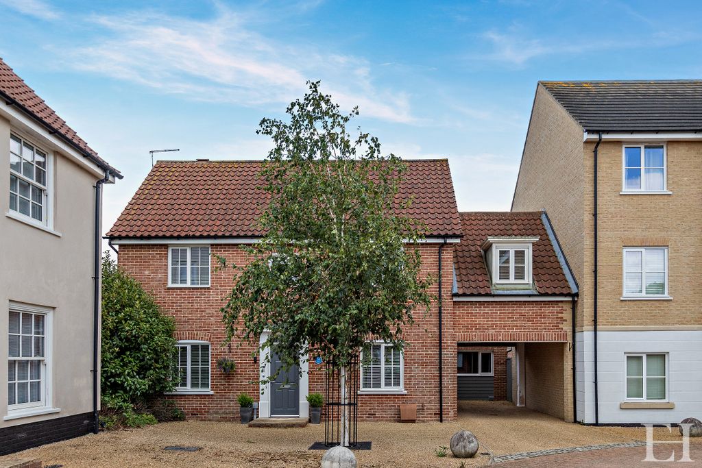 Property photo 1 of 27 8659646-Exteriorwm04-800