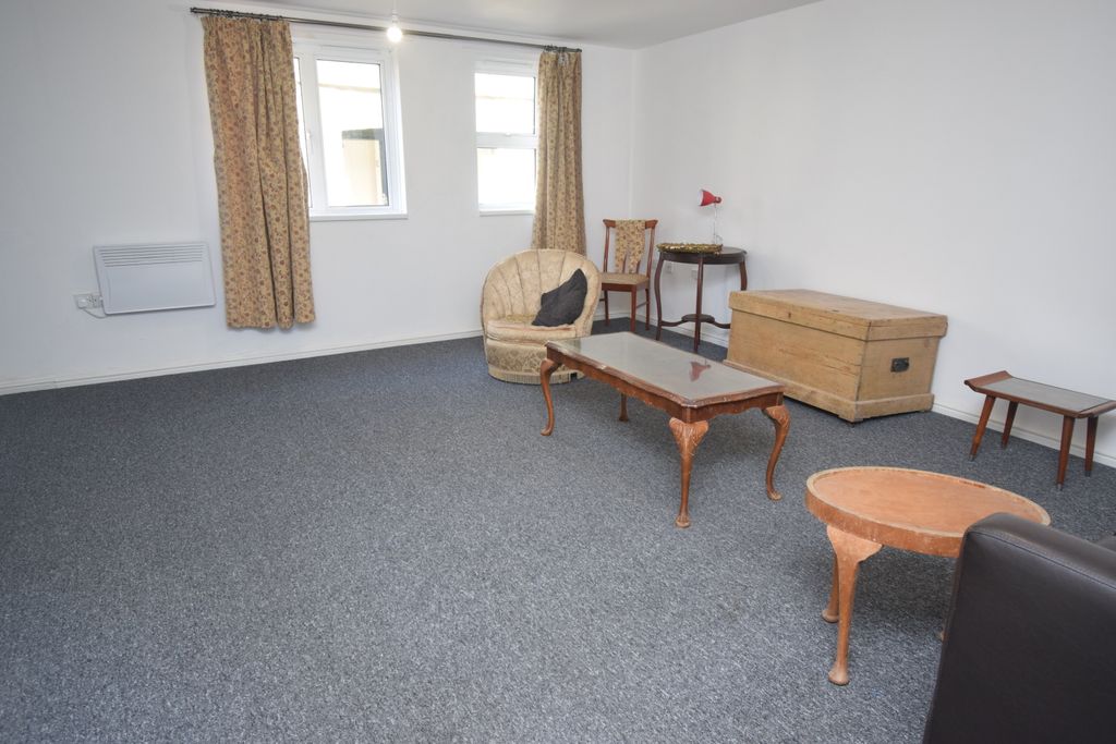 Property photo 3 of 8 Lounge Diner 1