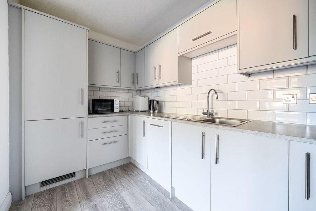 Property photo 2 of 18 1451243-8-69F1Ece...