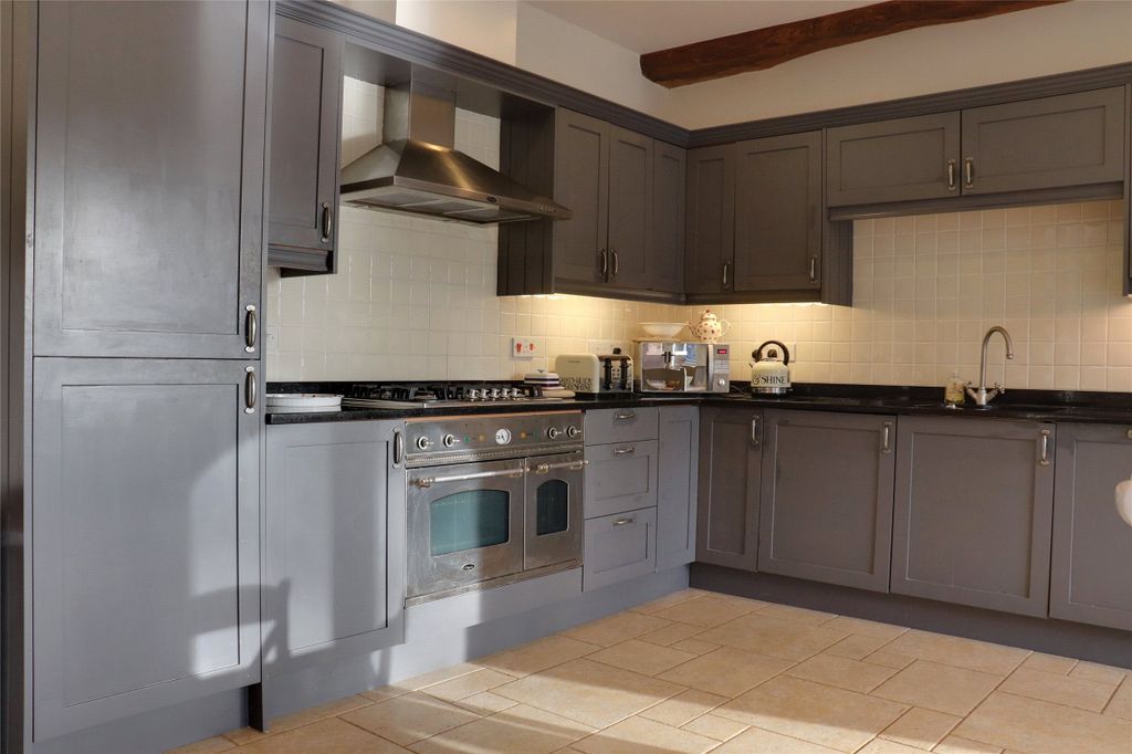 Property photo 3 of 24 Kitchen
