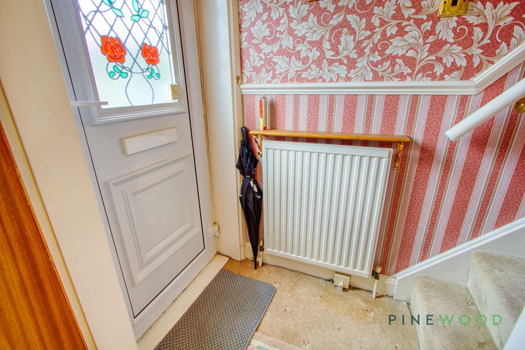Property photo 2 of 28 Entrance Hall