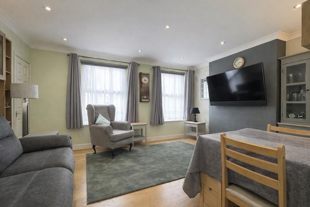 Property photo 3 of 22