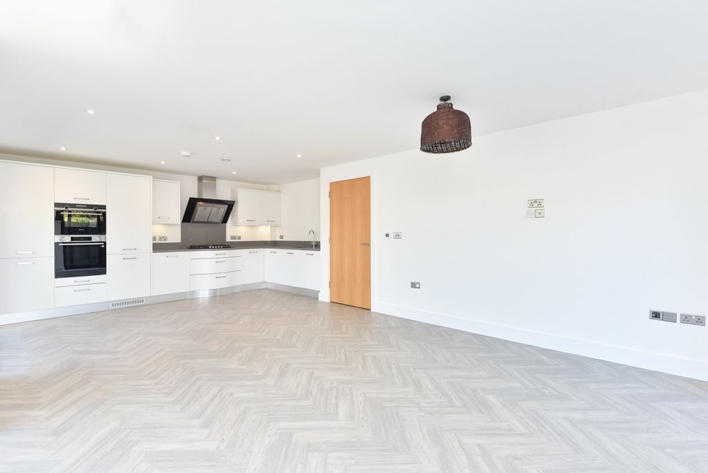 Property photo 2 of 16 5093243
