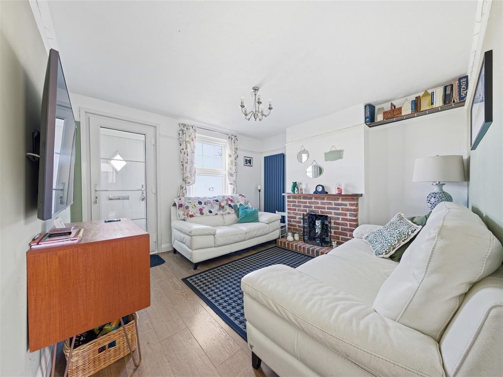 Property photo 3 of 25 Lower Herne (11).Jpg