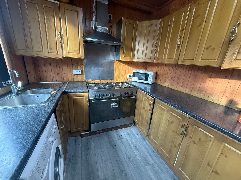 Property photo 3 of 8 Bedroom 1