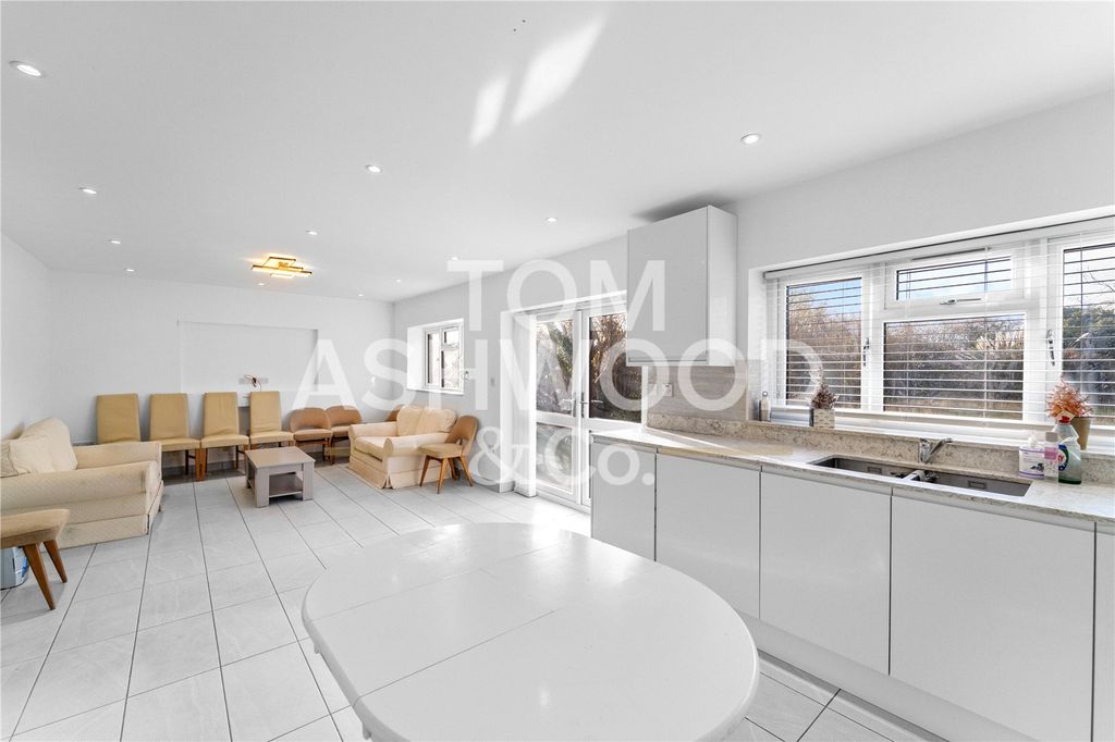 Property photo 2 of 27 Picture No. 08