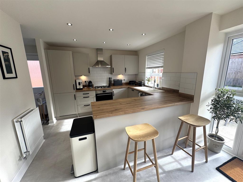 Property photo 2 of 23