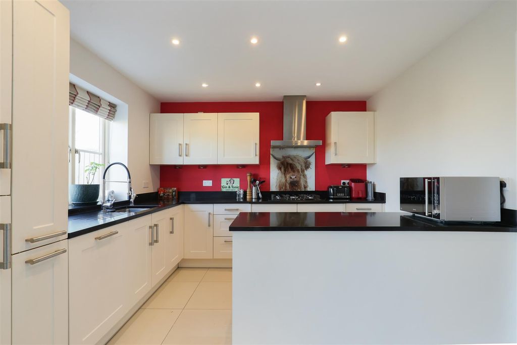 Property photo 3 of 23 Ph12_6352800.Jpg