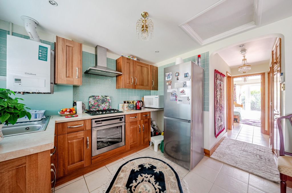 Property photo 2 of 8 1502568-16-6A75Bb...