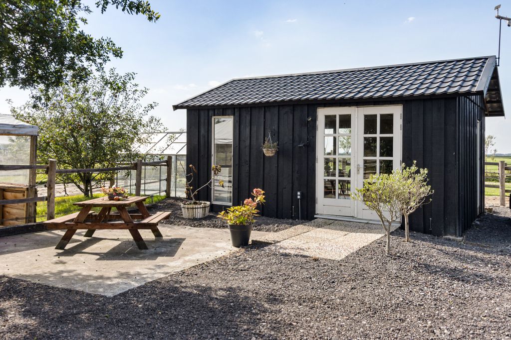 Property photo 3 of 54