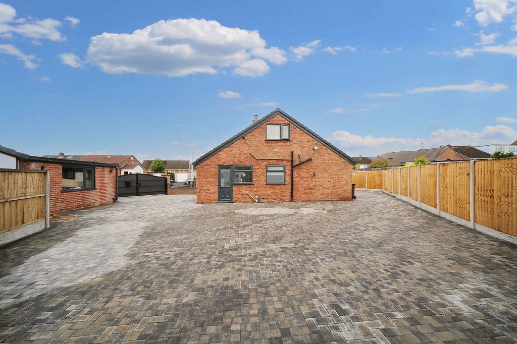 Property photo 2 of 23