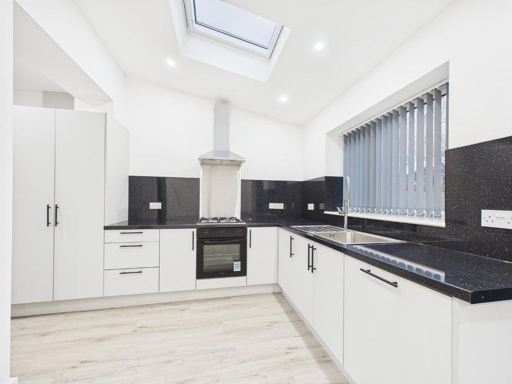 Property photo 2 of 11 Kitchen