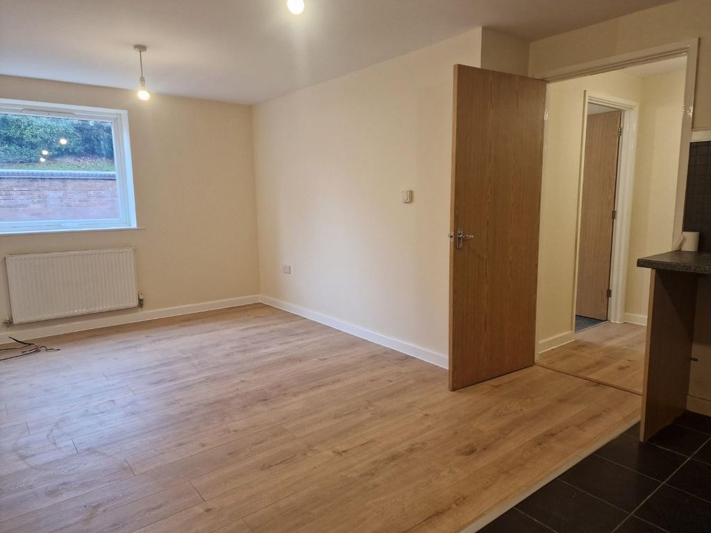 Property photo 3 of 10 11 St Georges Court 11.Jpg