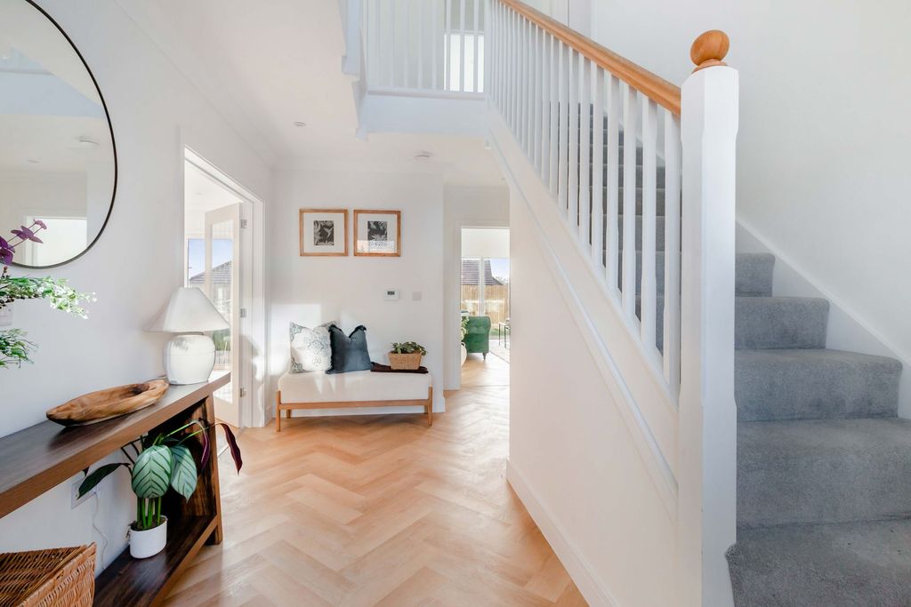 Property photo 2 of 34