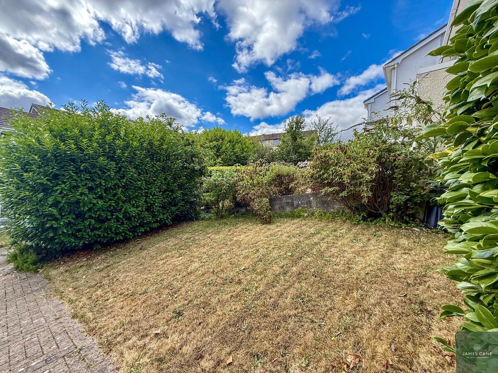 Property photo 2 of 19