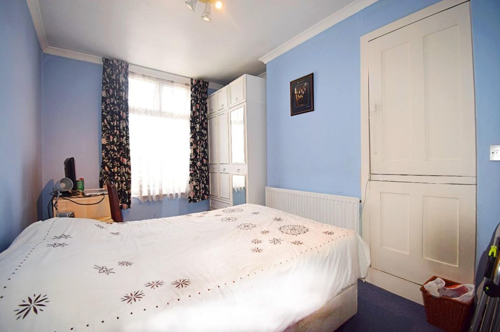 Property photo 2 of 8 Bedroom