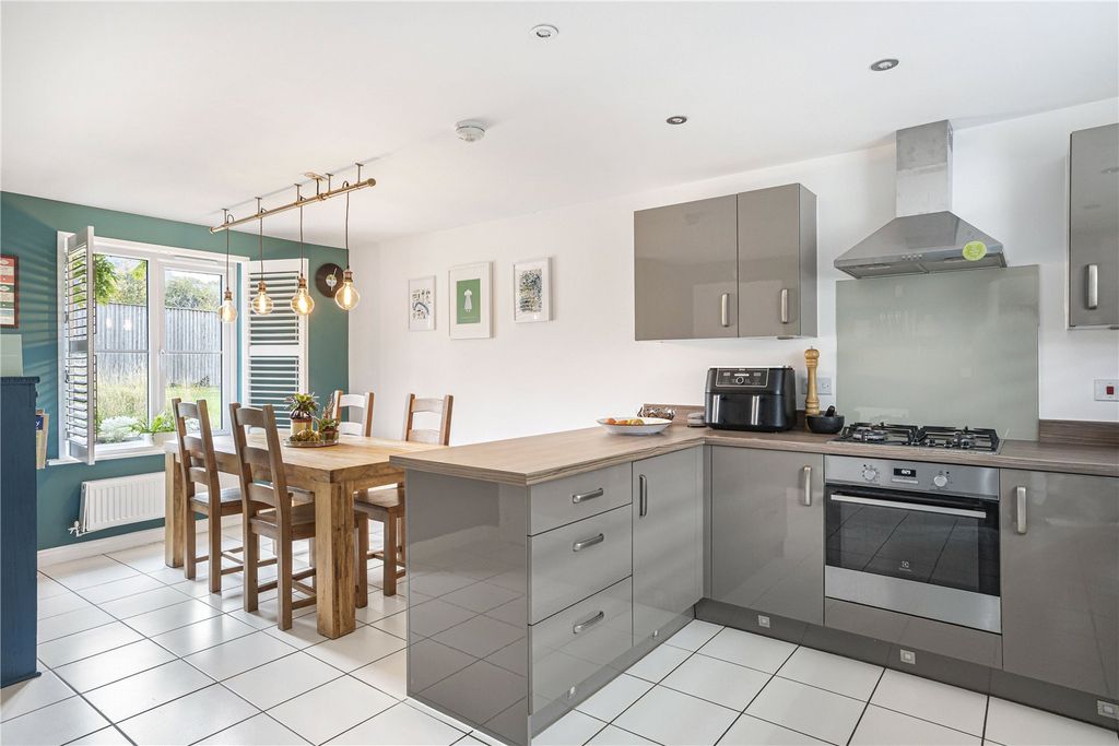 Property photo 3 of 19 Picture No. 16