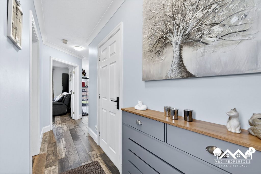 Property photo 2 of 37