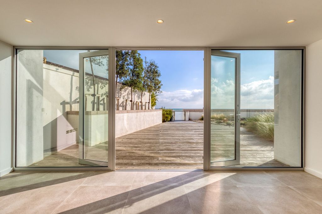 Property photo 2 of 43