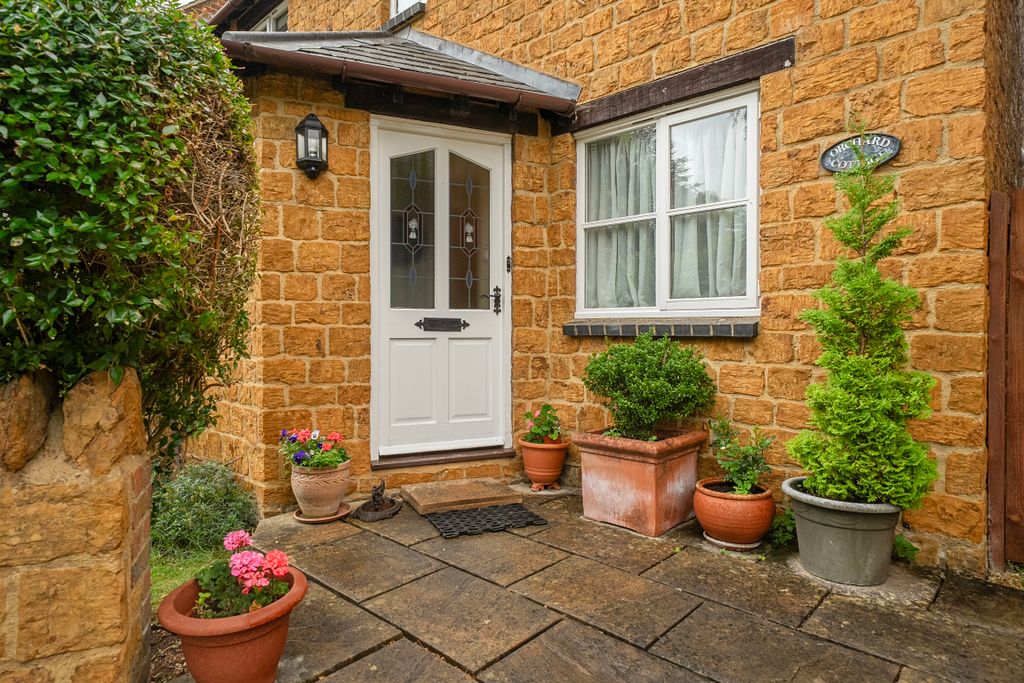 Property photo 2 of 21