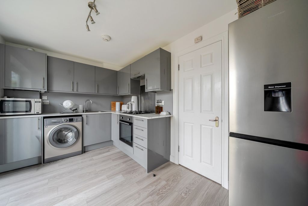 Property photo 3 of 15 1462844-12-6A05Fd...