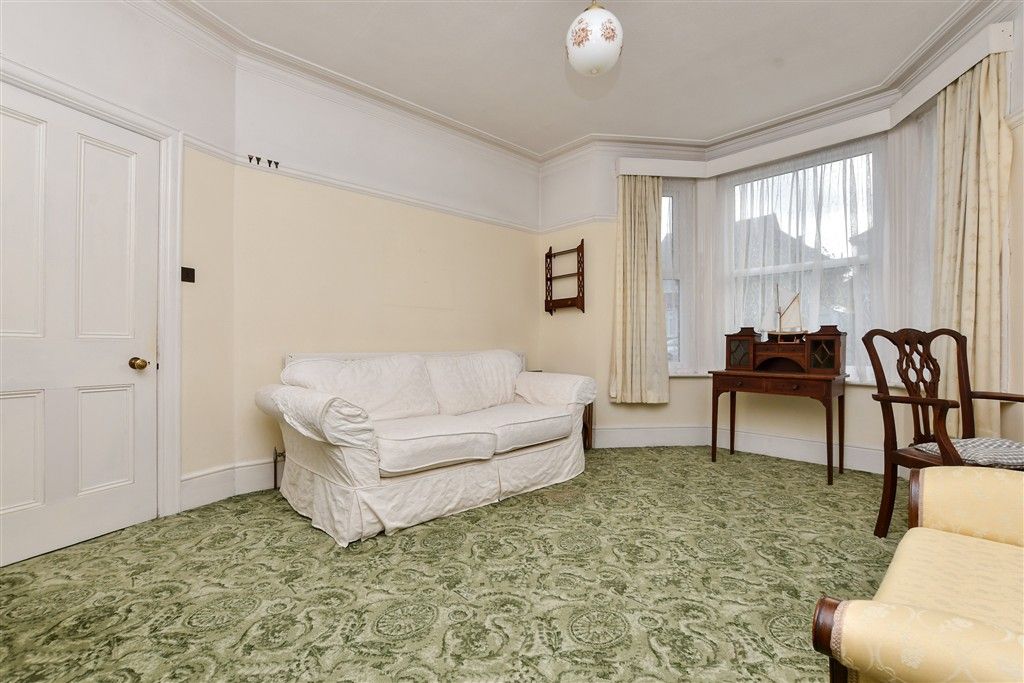 Property photo 3 of 14 Lounge