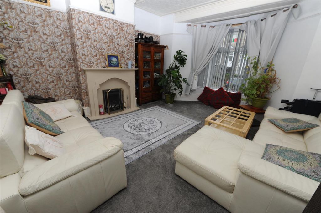 Property photo 2 of 21