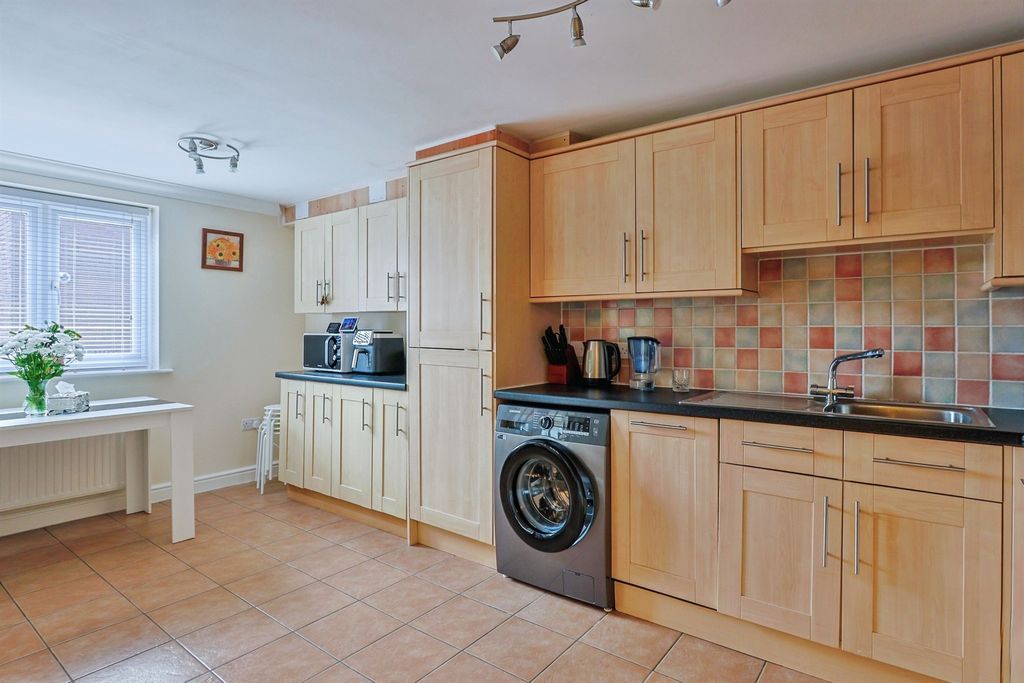 Property photo 3 of 16