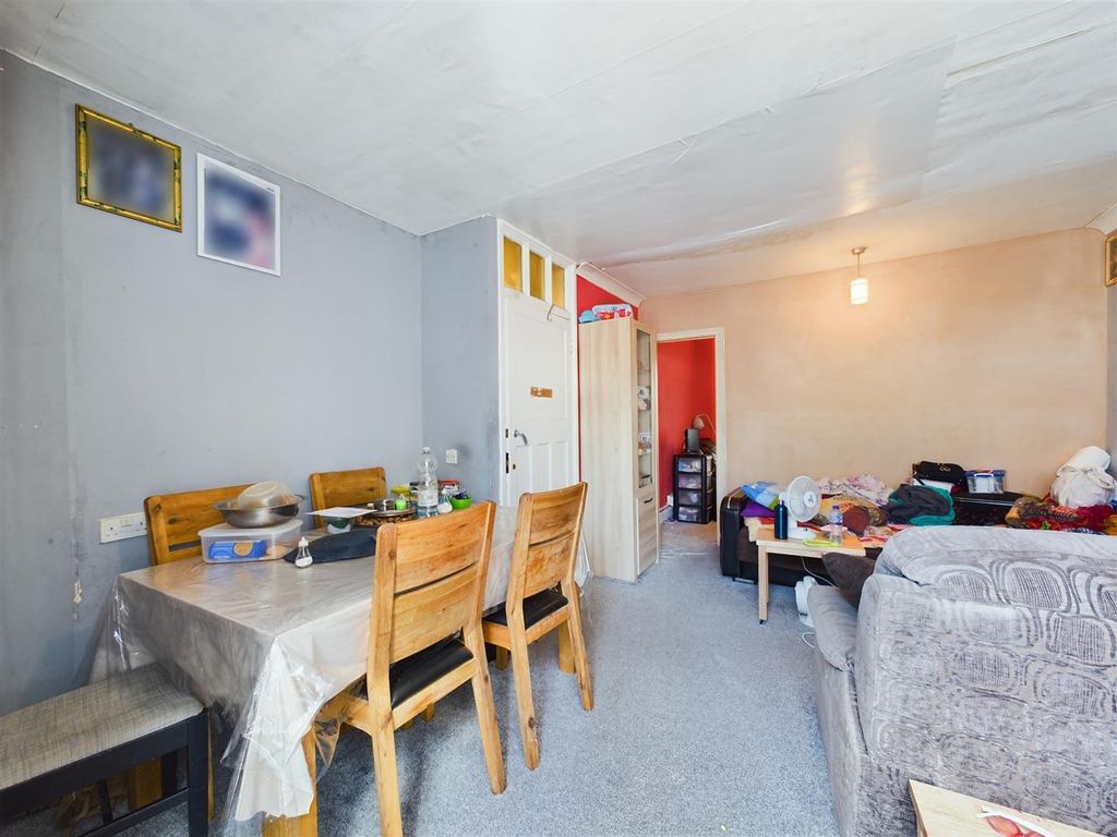 Property photo 2 of 43 Cam01358G0-Pr0037-Still013.Jpg