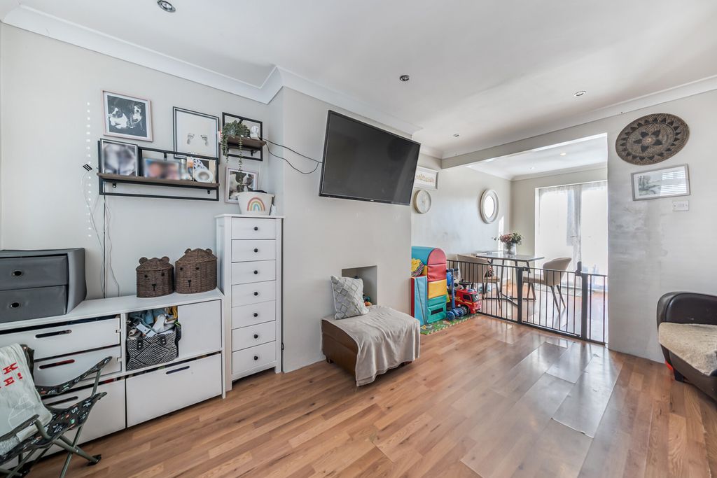 Property photo 1 of 18 Reception