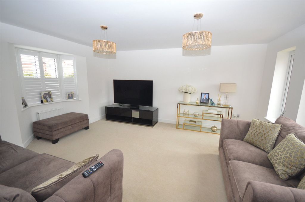 Property photo 2 of 24 Picture No. 15