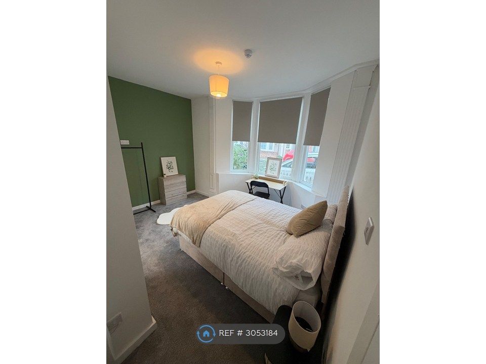 Property photo 1 of 31 Room 1 - £675Pcm + £675 Deposit
