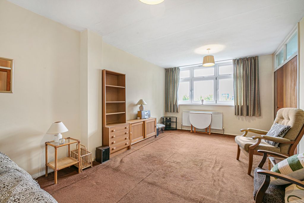 Property photo 2 of 13 Studio