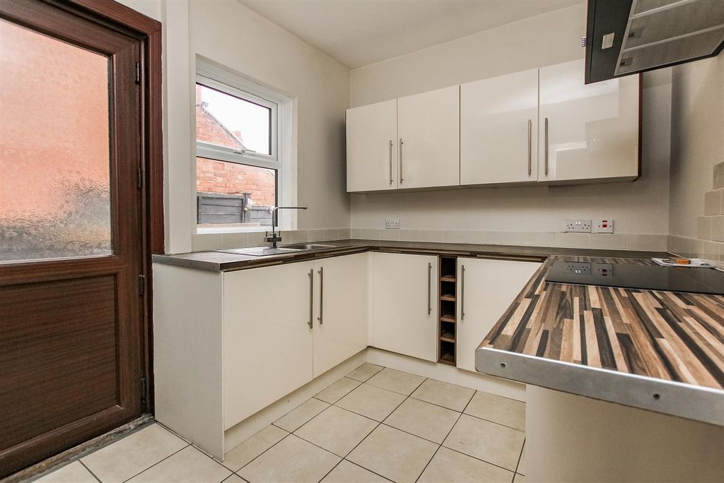 Property photo 2 of 14 Kitchen