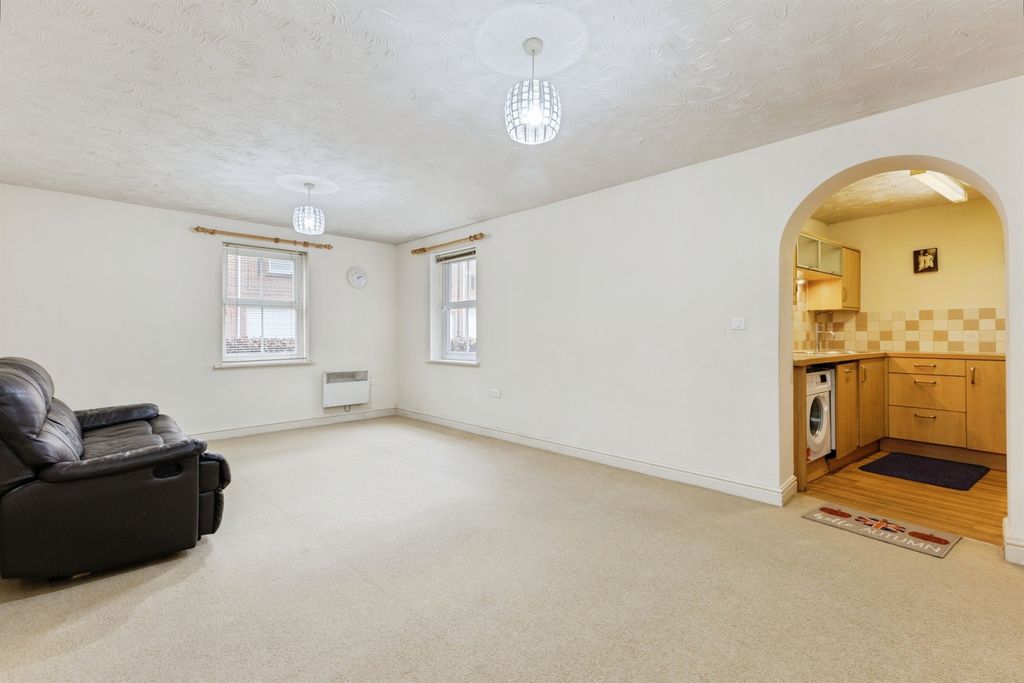 Property photo 3 of 11