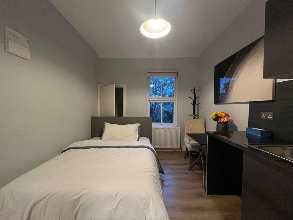 Property photo 3 of 8 Bedroom