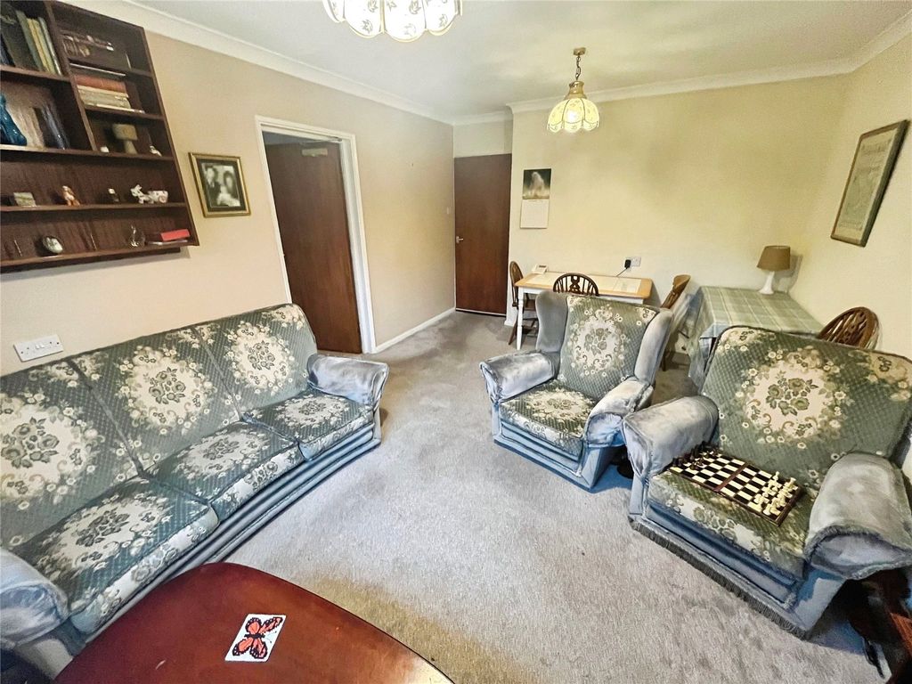 Property photo 3 of 8 Lounge