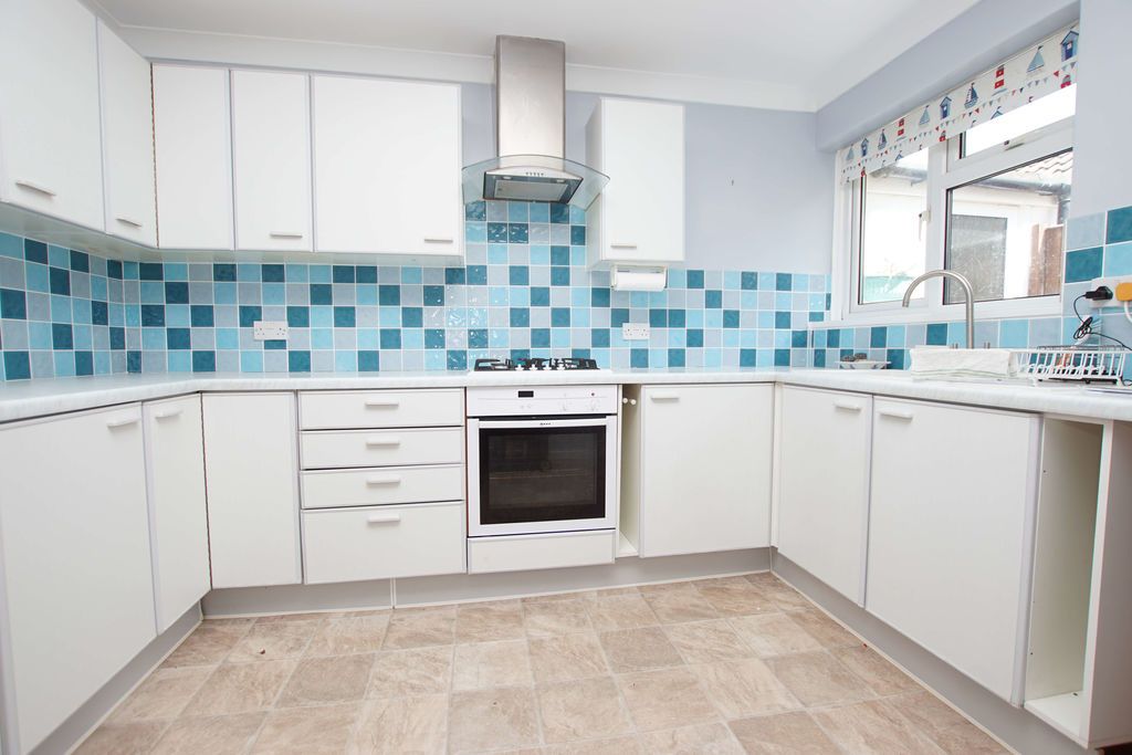 Property photo 3 of 14 Kitchen