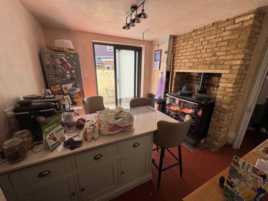 Property photo 3 of 11 Kitchen