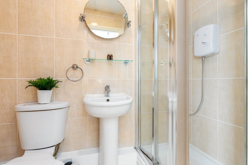 Property photo 3 of 21 Bathroom