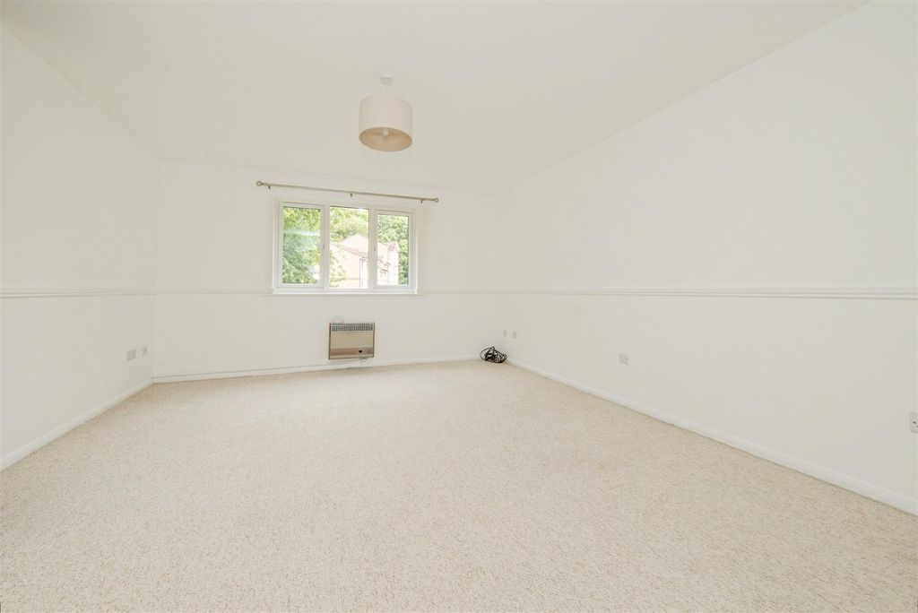 Property photo 3 of 9 Bedroom 2