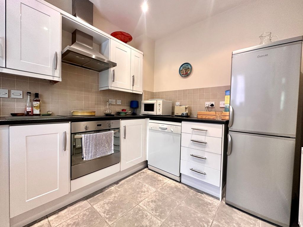 Property photo 3 of 14 Kitchen