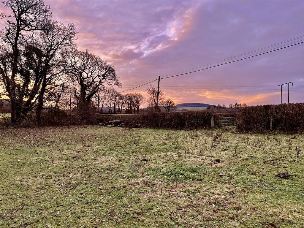Property photo 1 of 10 Location
