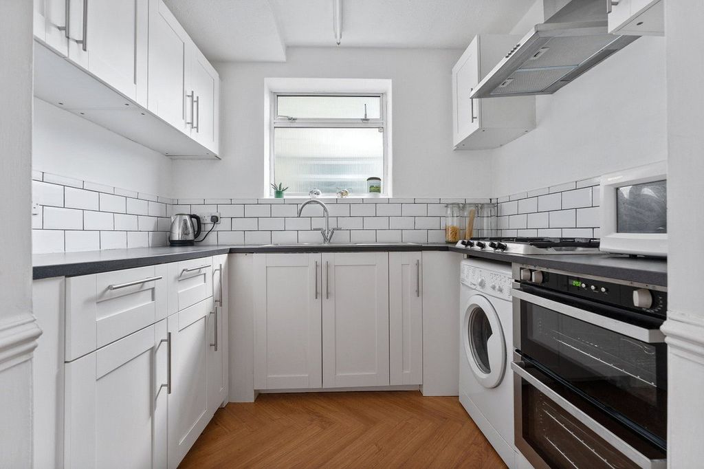 Property photo 3 of 18 Picture No. 12