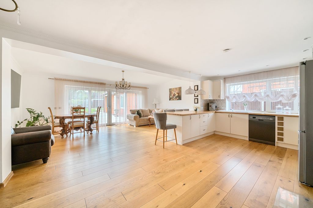 Property photo 3 of 16