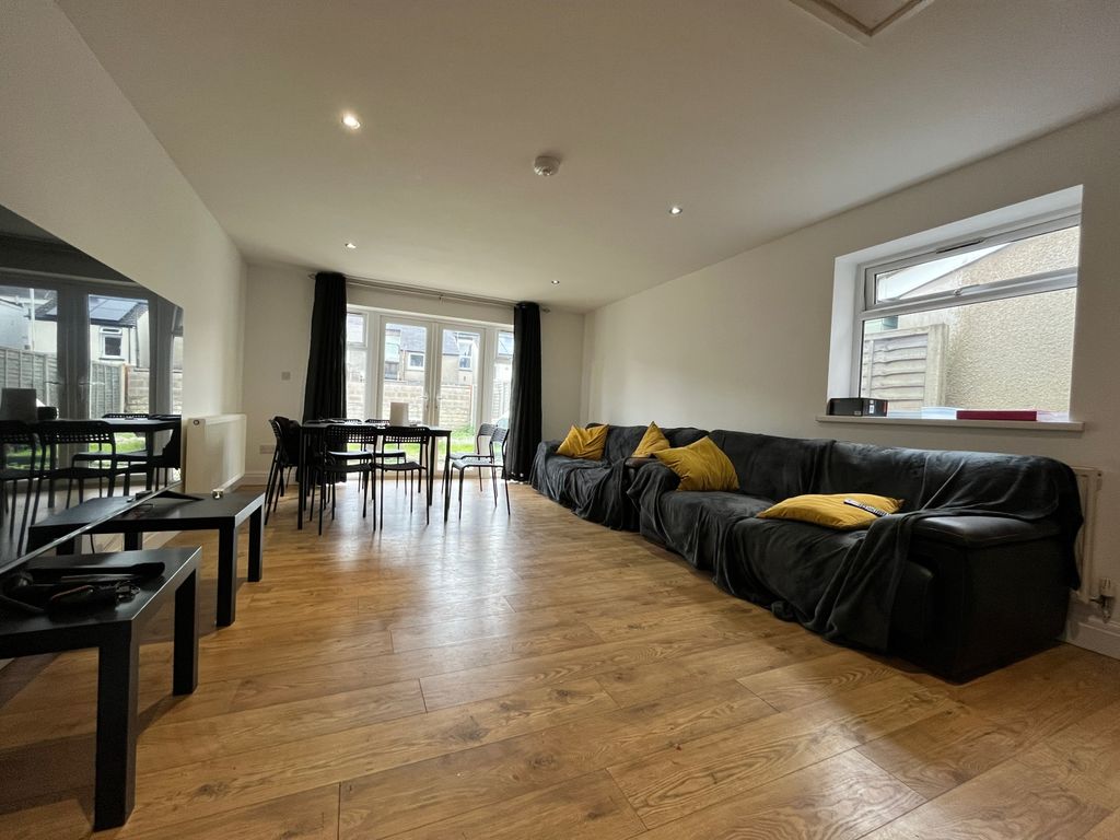 Property photo 1 of 10 92M2