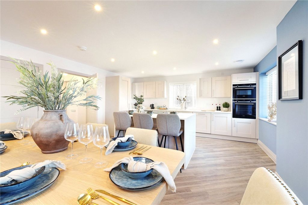 Property photo 2 of 8 Showhome