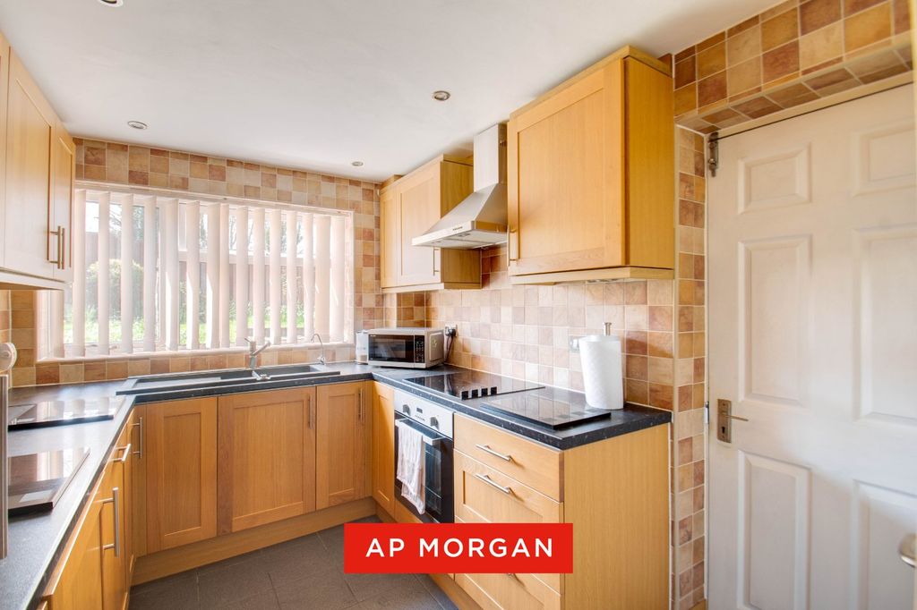 Property photo 2 of 20 Picture No. 13