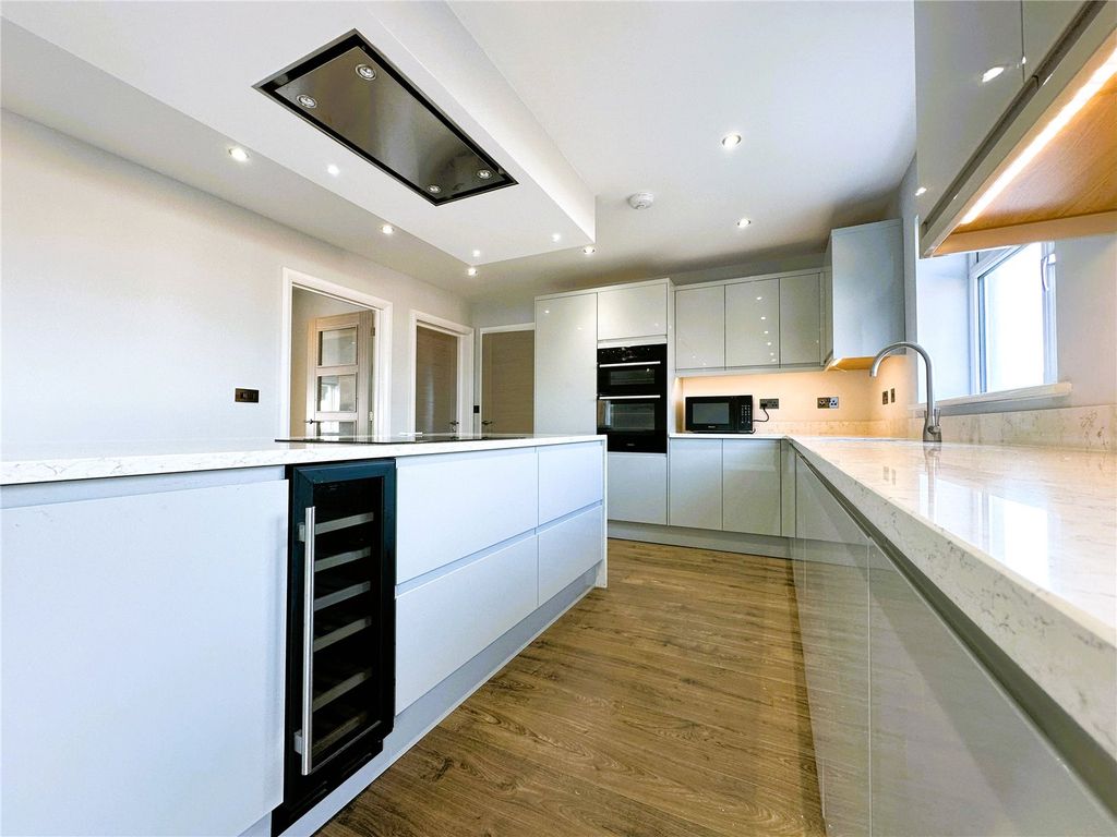 Property photo 3 of 40 Picture No. 37
