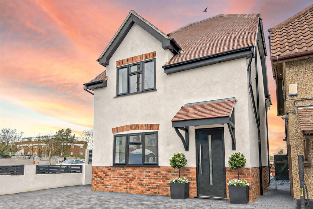 Property photo 1 of 27